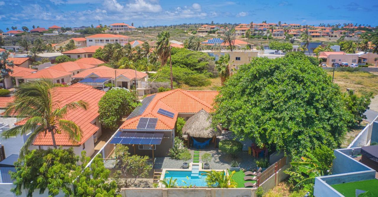 Lama Y Solo Unique Private Room Walking Distance To The Beach Palm Beach Exterior photo