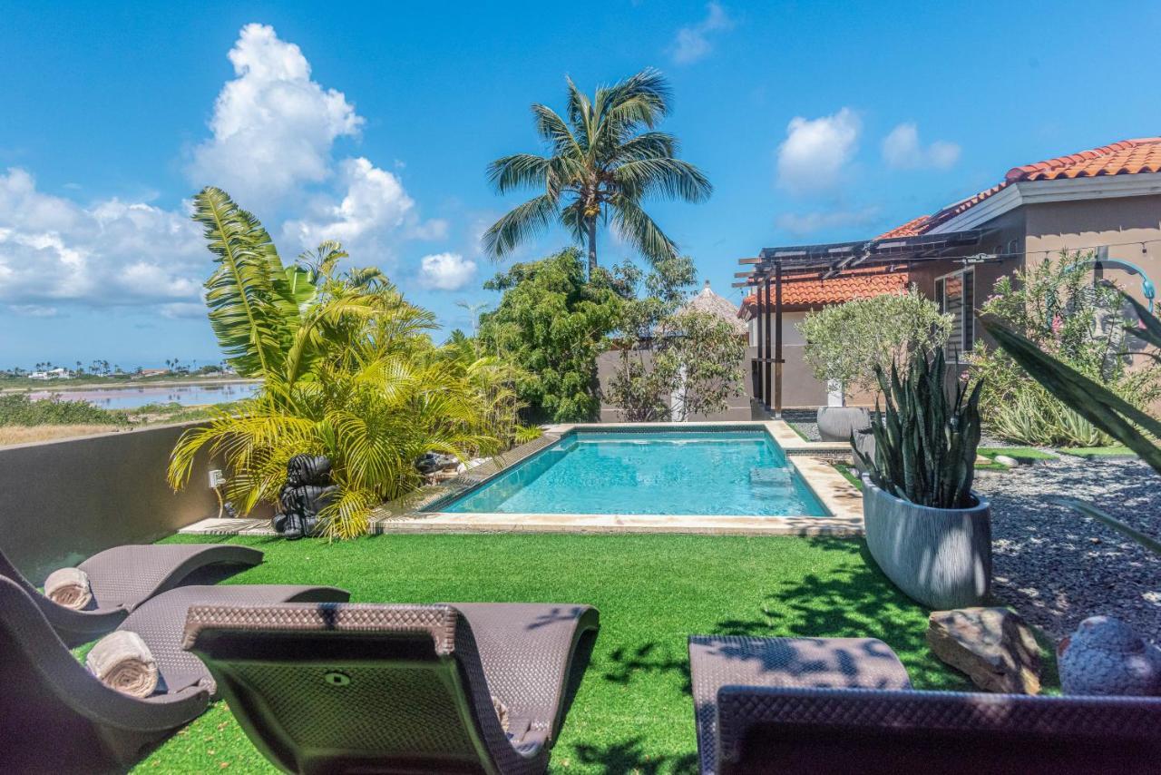 Lama Y Solo Unique Private Room Walking Distance To The Beach Palm Beach Exterior photo